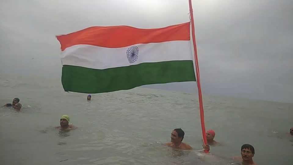 flag was saluted in the middle of the sea at Porbandar