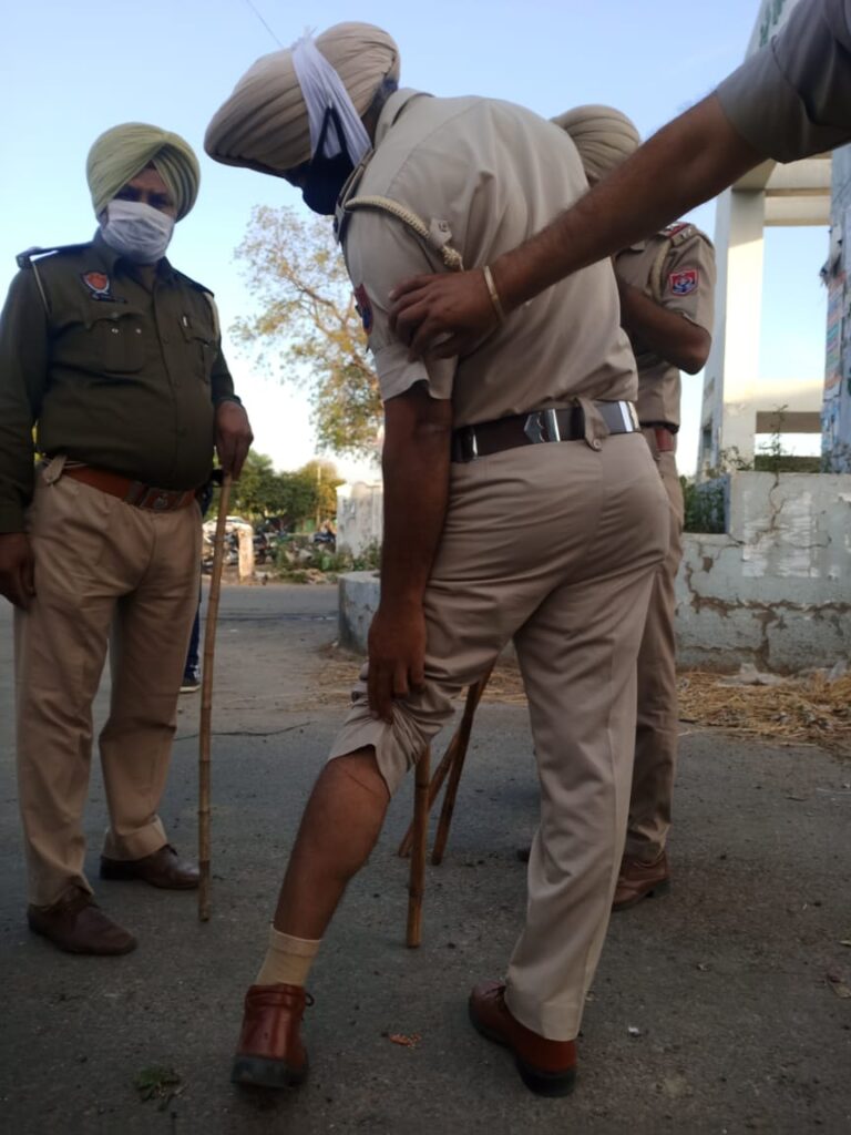 Situation worsens in Patiala: Swords fly after stone pelting between two groups, police go injured