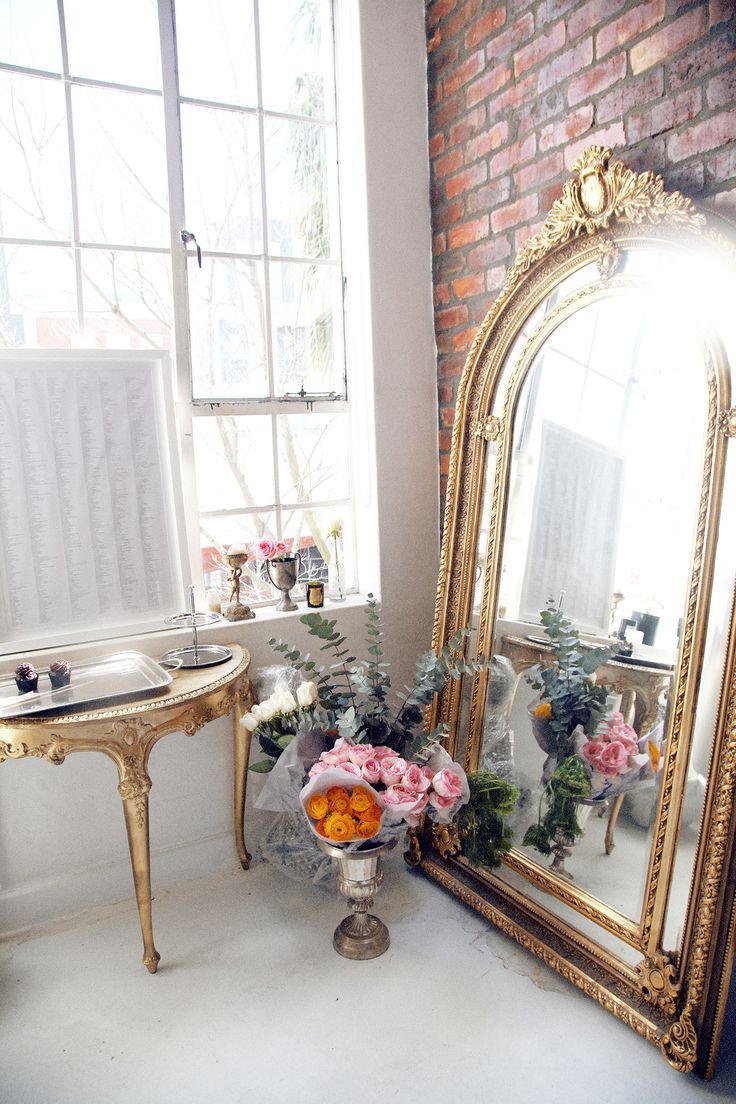 Vastu Shastra: Find out in which direction of the house the money is gained by having a mirror
