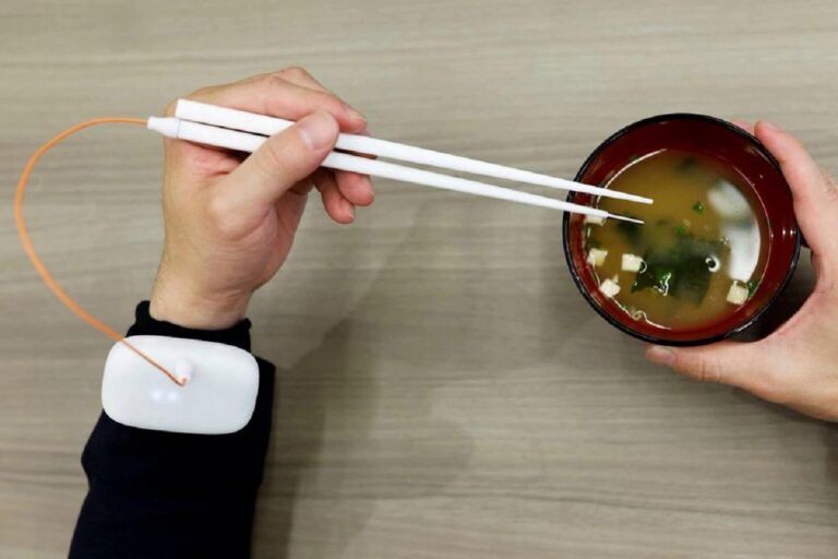 Smart Chopstick: This chopstick will give a salty taste! Learn how it works