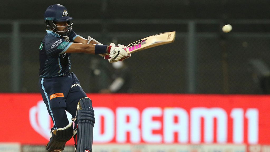 Thrilling end: Rashid Khan gave six sixes to Gujarat in the last ball to win!