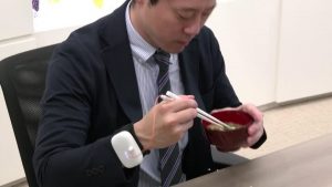 Smart Chopstick: This chopstick will give a salty taste! Learn how it works
