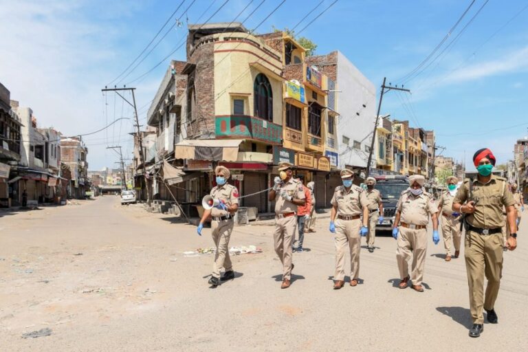 Situation worsens in Patiala: Swords fly after stone pelting between two groups, police go injured