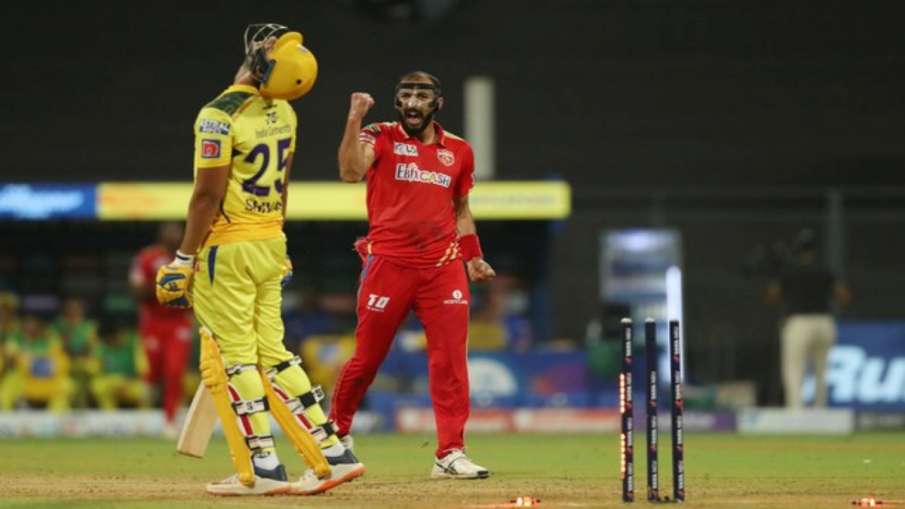 An interesting reason for Rishi Dhawan to bowl wearing 'Head Protection'!