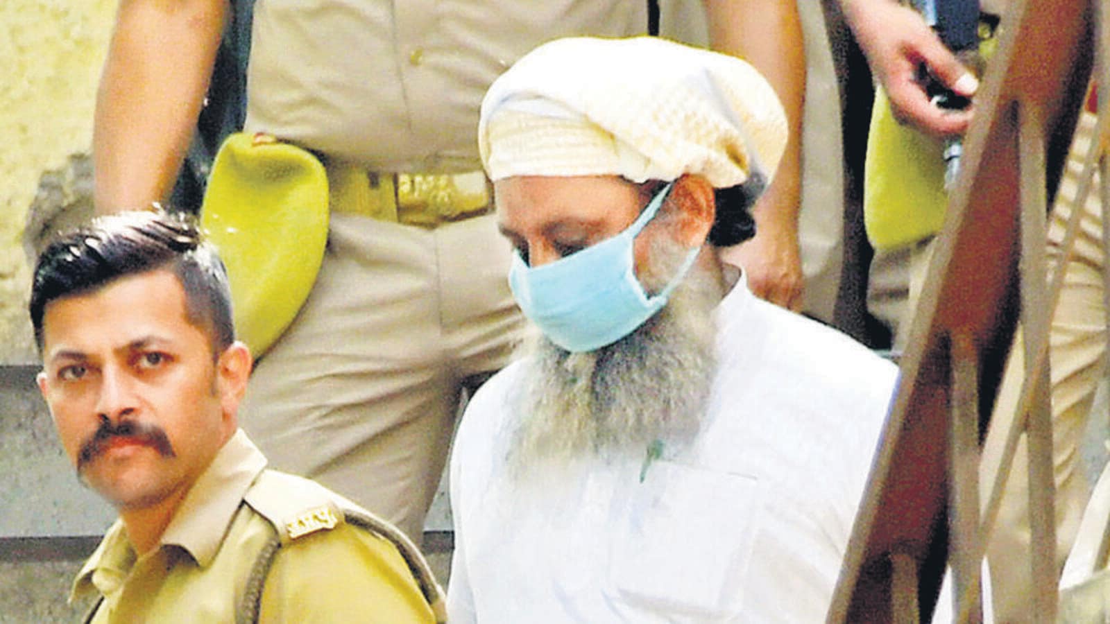 Waliullah, responsible for 2006 Varanasi blasts, sentenced to death and life imprisonment