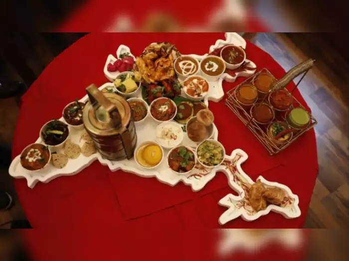 Politics Special Plate! Here you can find Chokidar Paratha and Aam Aadmi Pasta