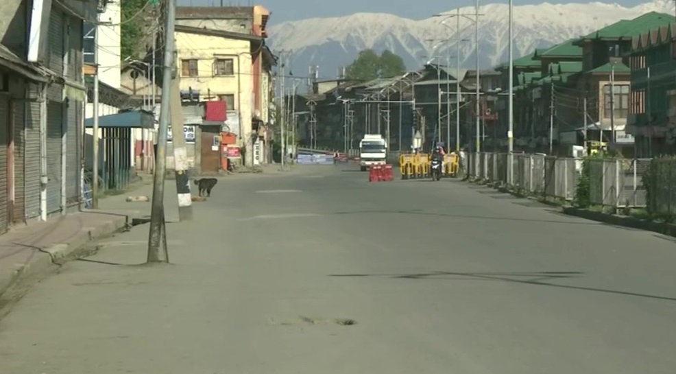 tensions-flare-in-jammus-kashmir-curfew-imposed-internet-social-media