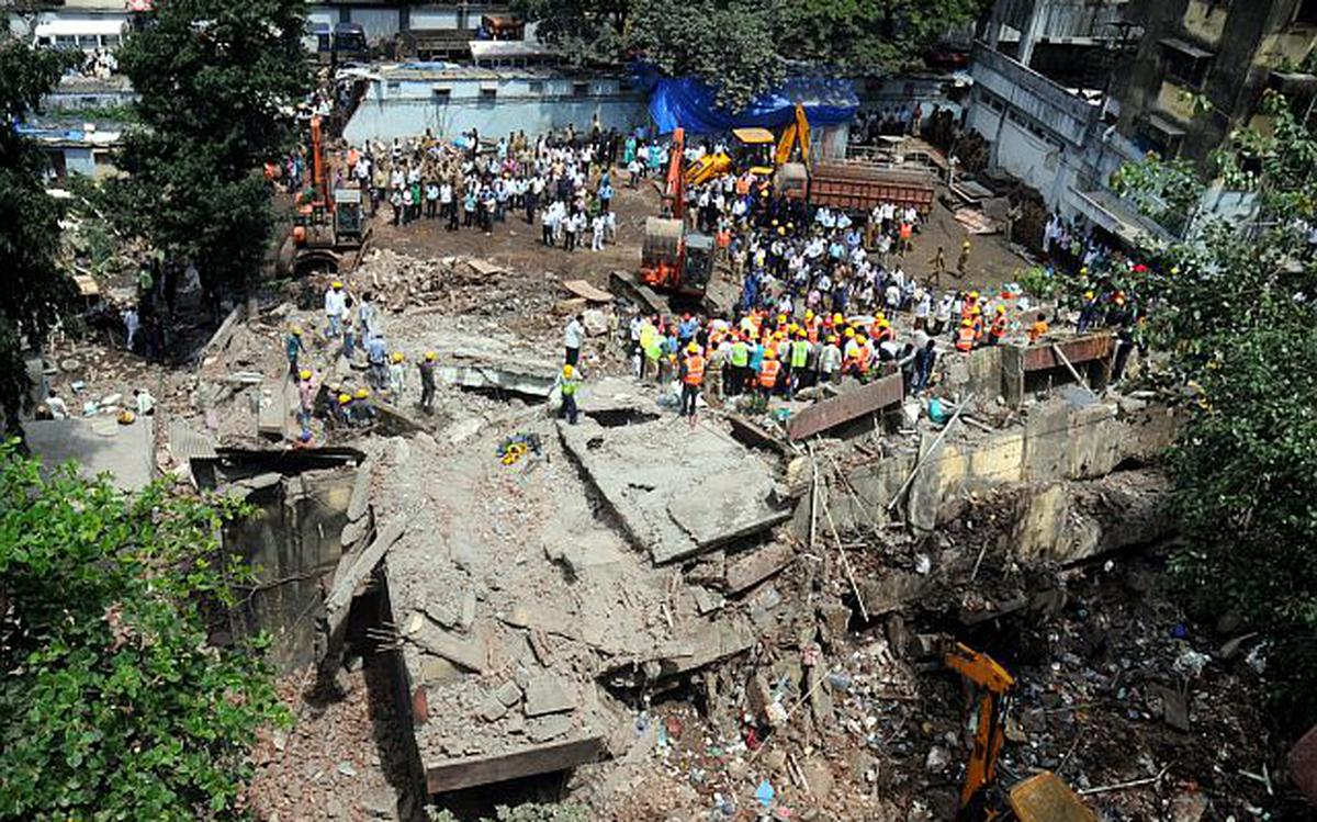 4-storey-building-collapses-in-mysore-mumbai-death-of-one-as-many-as-25-people-were-crushed-under-the-debris