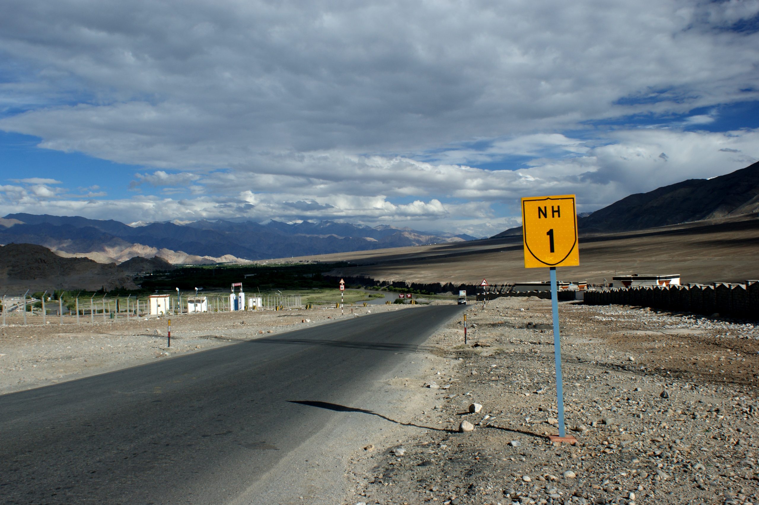 a-road-where-no-vehicle-but-the-road-blows-the-horn