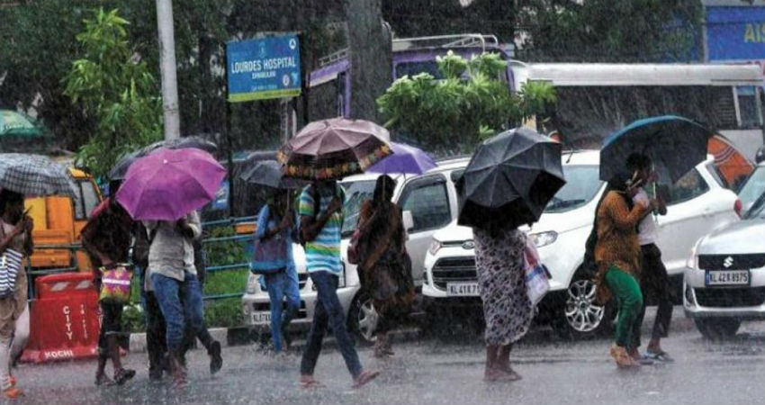 heavy-rains-in-valsad-at-midnight-with-thunderstorms-power-outages