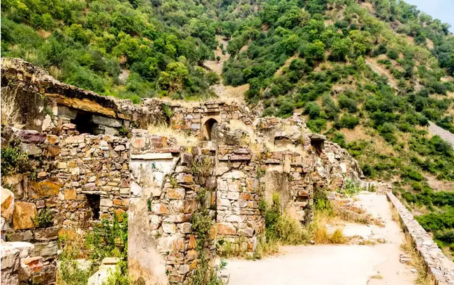 the-worlds-most-haunted-places-visit-at-your-own-risk