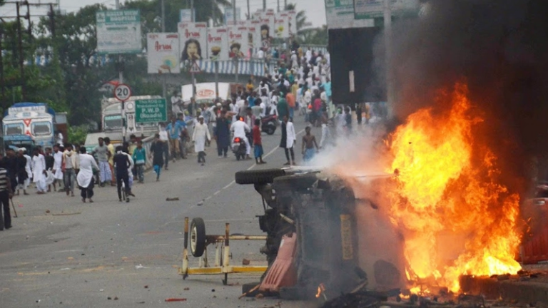 violence-erupts-again-in-howrah-bengal-stone-pelting-at-police