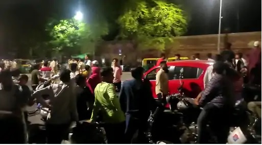 Suddenly in the middle of the night the whole of Ahmedabad was locked! Find out who were the suspects in the car seized by the police.