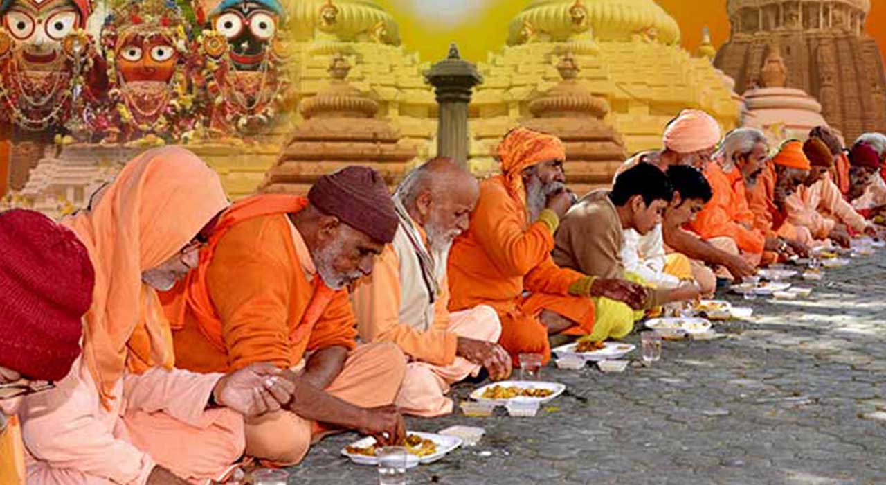 after-the-netrotsav-of-lord-jagannathji-milk-and-malpuva-were-served-to-the-monks-in-bhandara