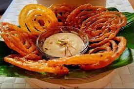 you-may-have-eaten-fafda-jalebi-but-have-you-ever-tried-yogurt-jalebi-this-food-is-found-only-here
