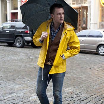 want-to-see-a-stylist-in-the-monsoon-so-find-out-the-latest-monsoon-trends-monsoon-fashion-funda