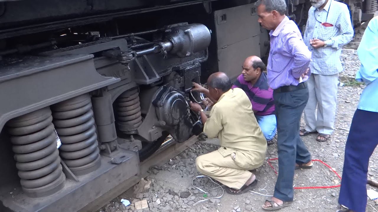 major-accident-of-somnath-okha-train-driver-stuck-with-time-indicator-the-train-was-stopped-for-three-hours