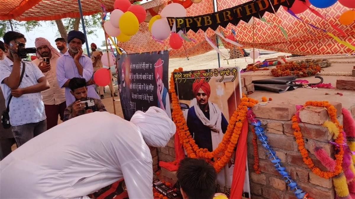 punjabi-singer-sidhu-moose-wala-s-birth-anniversary-fans-shower-love-demand-justice