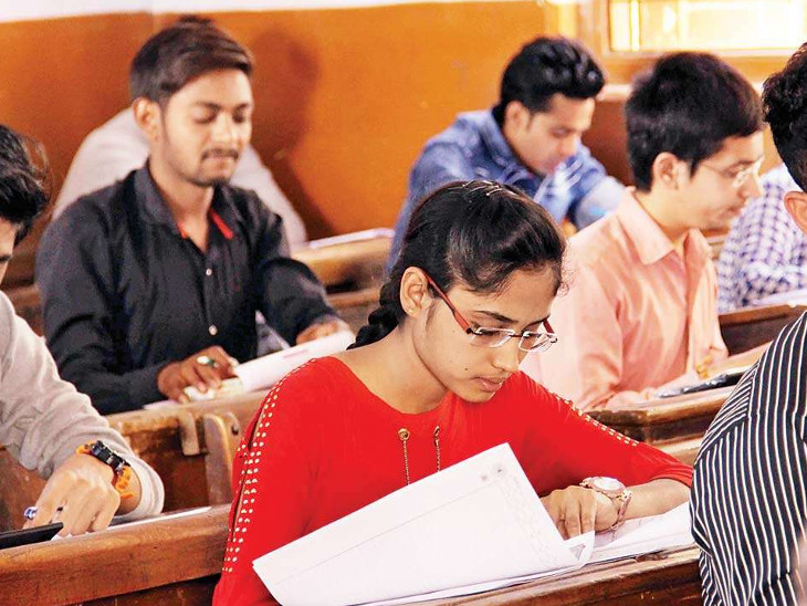 The Chancellor of Saurashtra University, Dr. Girish Bhimani