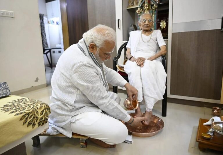 pm-narendra-modi-in-gandhinagar-met-his-mother-heeraben-modi-at-her-residence