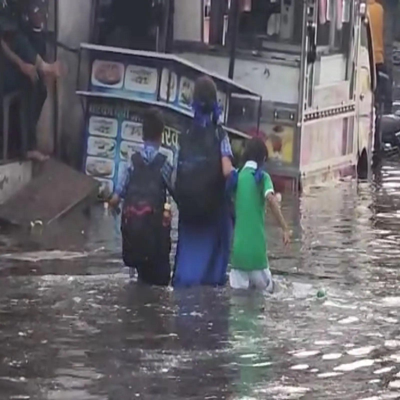 Power poles collapse in South Gujarat due to heavy rains with thunderstorms! Waterlogged roads