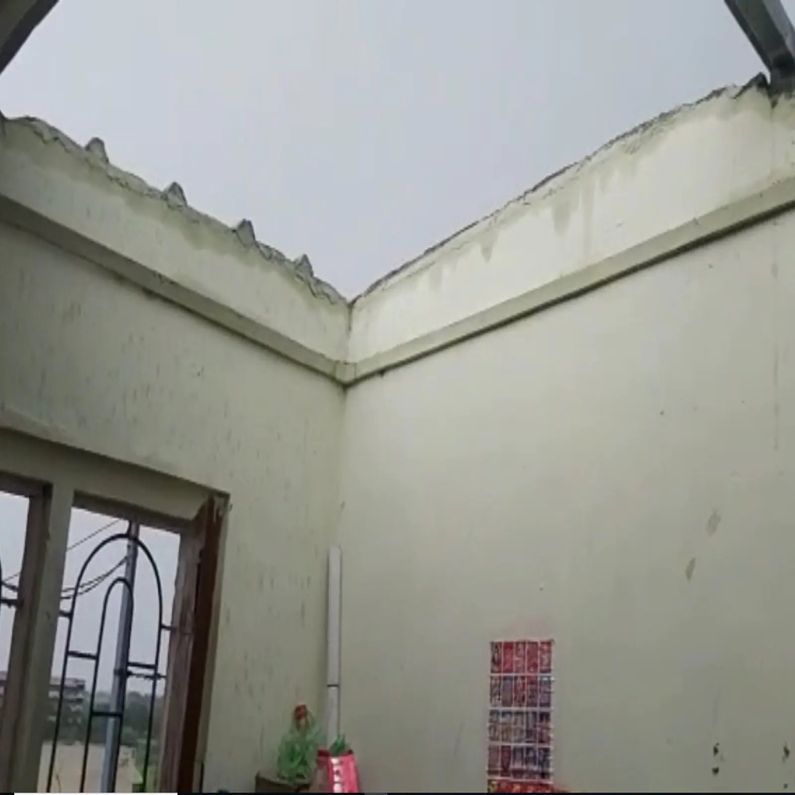 Power poles collapse in South Gujarat due to heavy rains with thunderstorms! Waterlogged roads