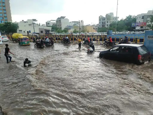 in-a-row-heavy-rains-in-rajkot-for-third-day