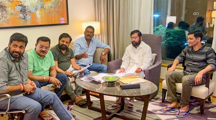 Petition in Supreme Court against rebel MLAs of Shiv Sena! Demand for action against MLAs