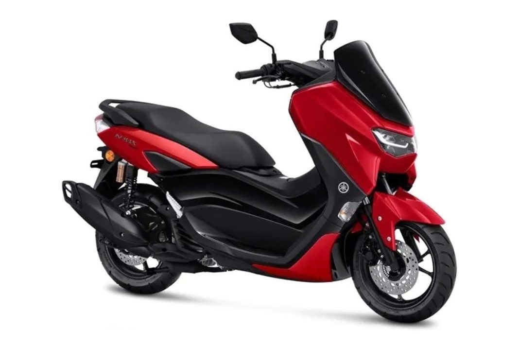 This scooter will automatically stop at a traffic signal! Yamaha's NMax 155 with many such features