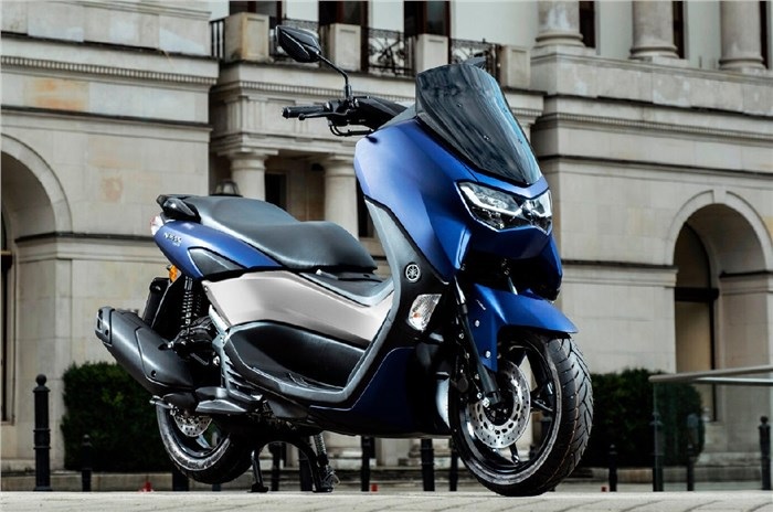 This scooter will automatically stop at a traffic signal! Yamaha's NMax 155 with many such features
