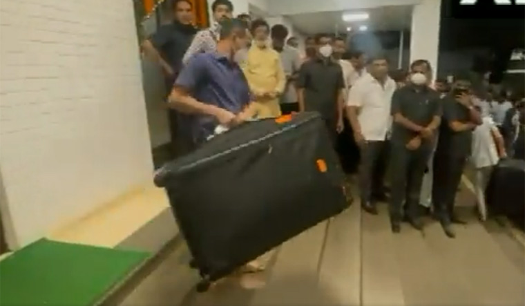 Uddhav CM House vacated in the middle of the night! The possibility of a decision today