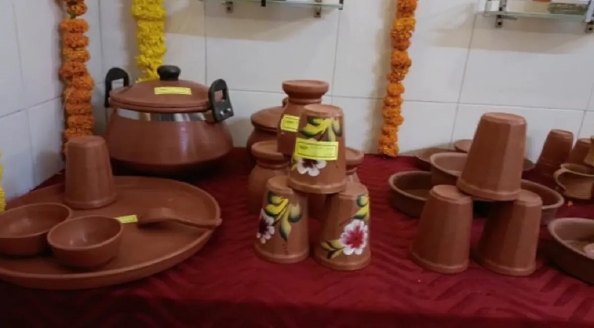 Give Plastic Waste and Get Food! There is a plastic free cafe in this city of Gujarat