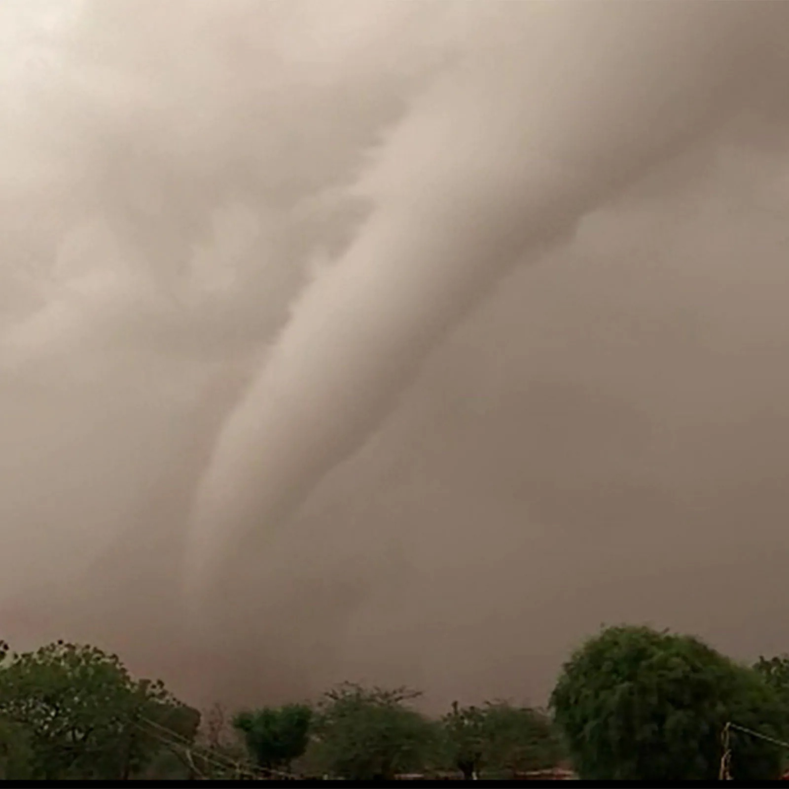 Curiosity aroused among the people coming to Surendranagar to see the whirlwind seen abroad