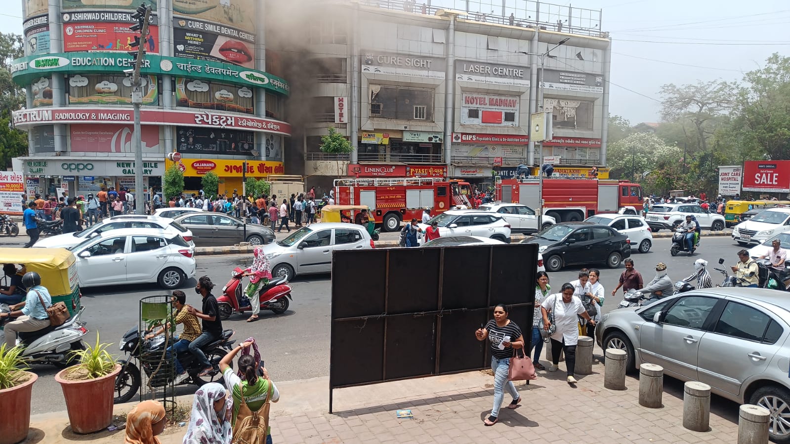 fire-breaks-out-at-dev-complex-near-parimal-garden-in-ahmedabad-newborns-rescued