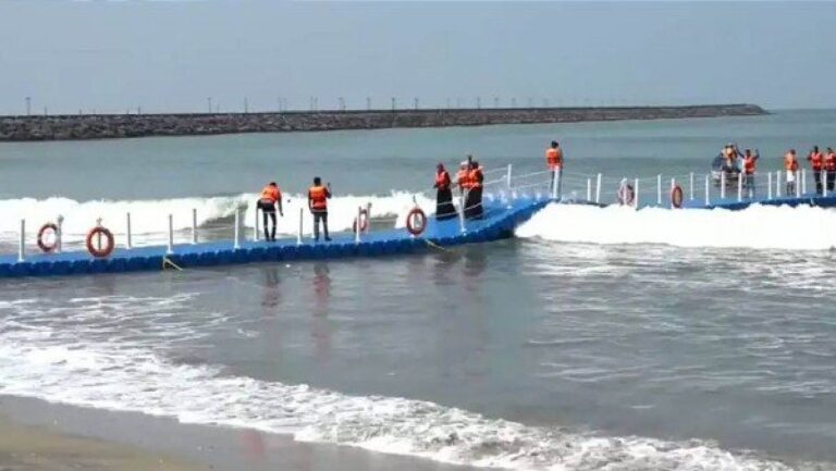 Now you can experience walking on the waves of the sea on this beach in Kerala! Learn what the government has done with the new system