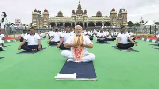 PM Modi did yoga in Mysore with 15000 people: Find out what he said on Yoga Day