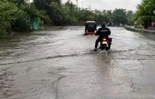 many-clouds-broke-in-valsad-7-5-inches-of-rain-in-umargam-caused-universal-waterlogging