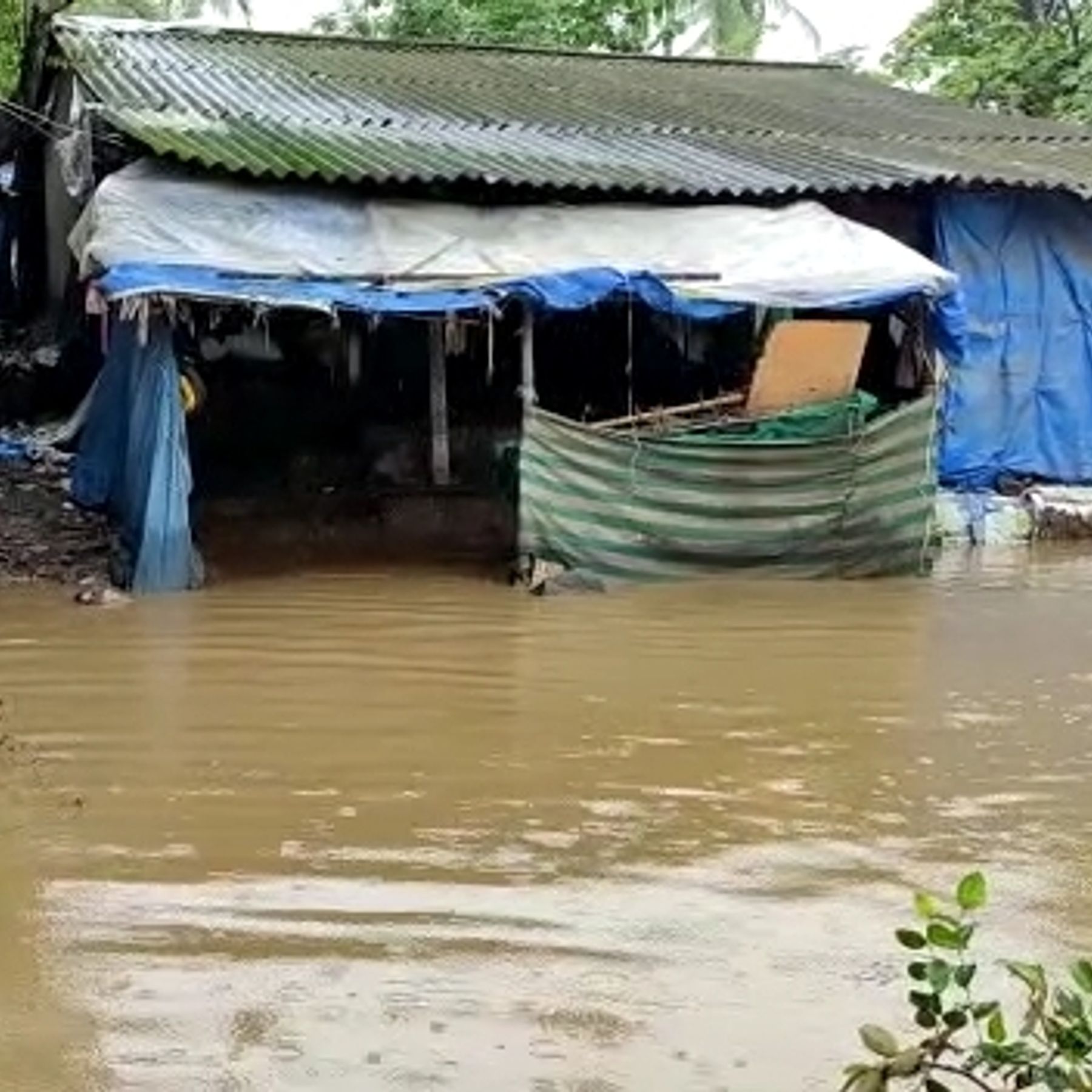 valsads-aurangabad-river-devastated-more-than-300-people-evacuated-after-three-feet-of-water-flooded-their-homes