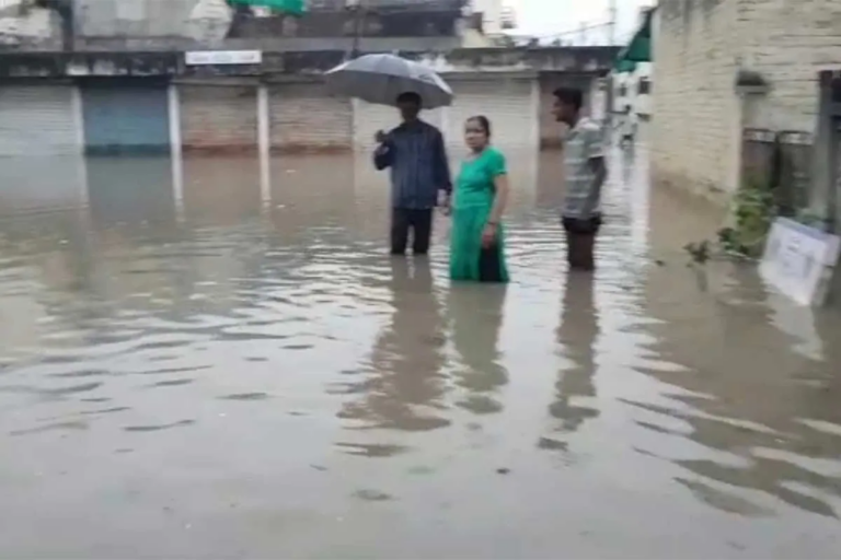 rain-soaked-in-deesa-palanpur-panth-people-in-low-lying-areas