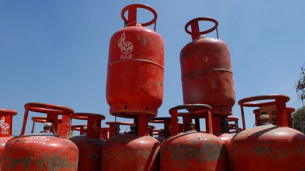 big-news-for-the-middle-class-cooking-gas-cylinder-prices-fell-sharply-in-one-fell-swoop-learn-new-prices