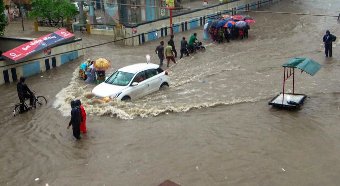 clouds-fall-6-inches-of-rain-in-visavadar-and-4-inches-in-koyli-ojat-weir-dam-100-percent-full
