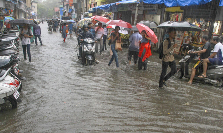 one-and-half-inches-rain-in-rajkot-with-thunder-and-lightning