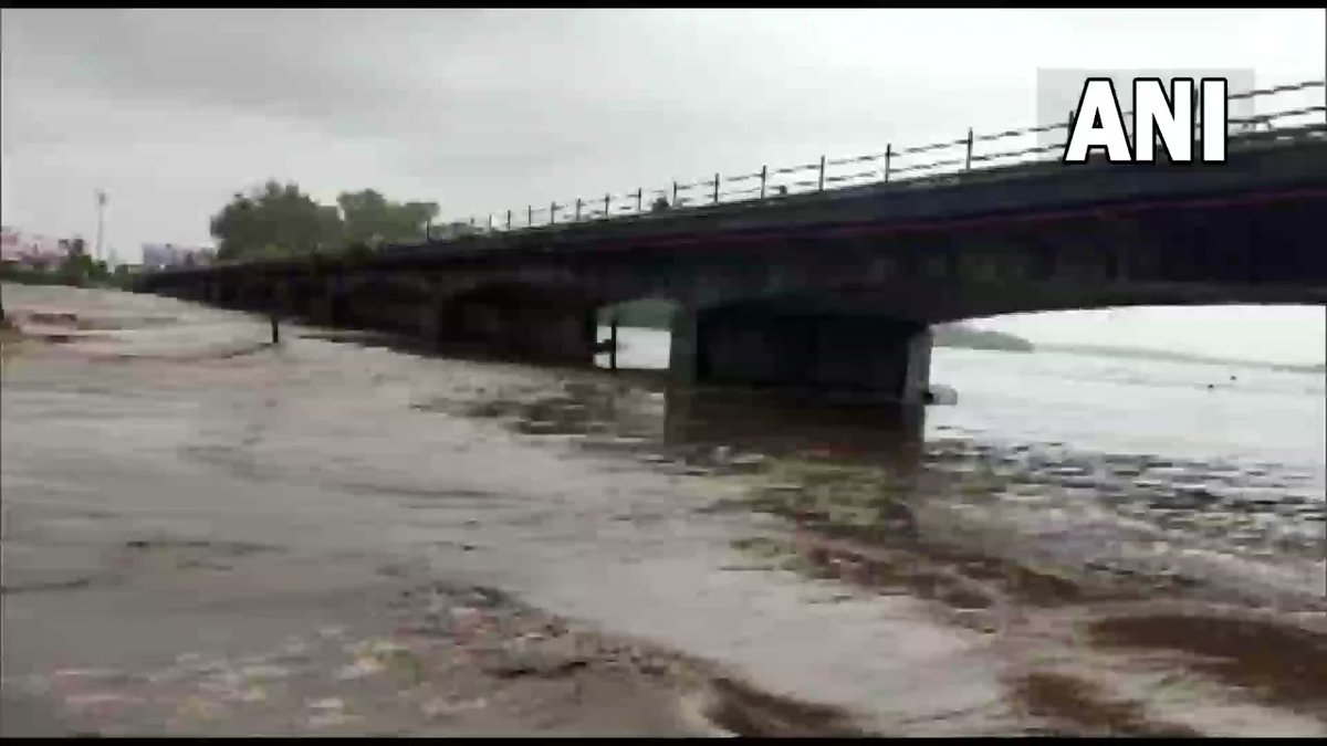 red-alert-following-rains-in-8-districts-of-gujarat-thousands-were-evacuated