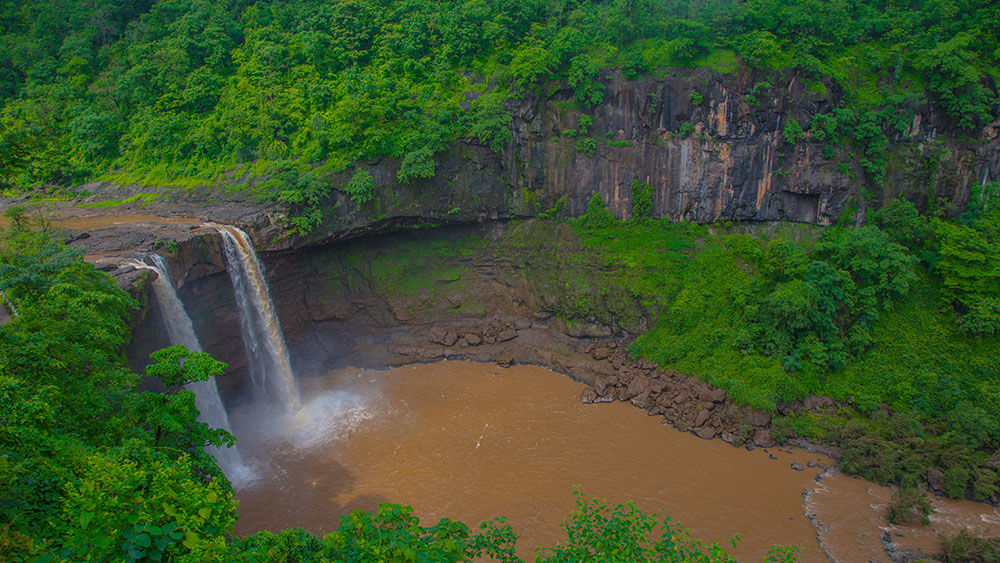 this-place-in-gujarat-looks-like-heaven-on-earth-in-monsoon