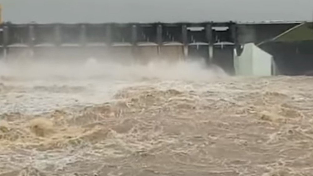 megh-maher-in-rajkot-even-today-roads-watered-by-two-inches-of-rain-water-aji-2-dam-gate-opened-1-foot