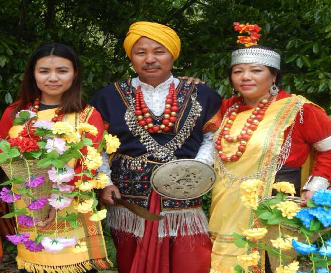 in-this-tribe-of-india-men-with-mustaches-go-father-in-law-find-out-what-is-such-a-strange-tradition