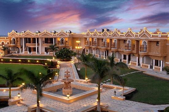 these-five-royal-palaces-of-gujarat-you-must-visit-once