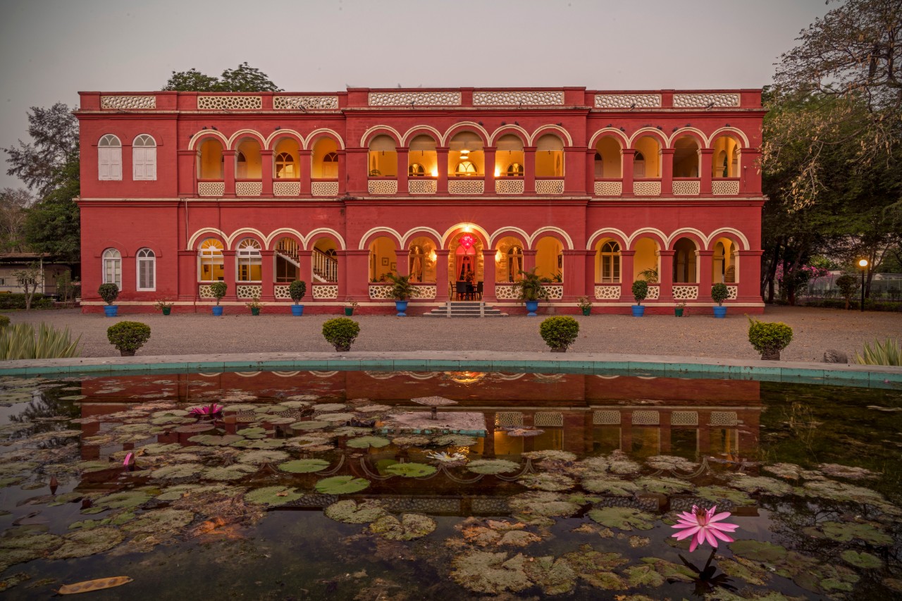 these-five-royal-palaces-of-gujarat-you-must-visit-once