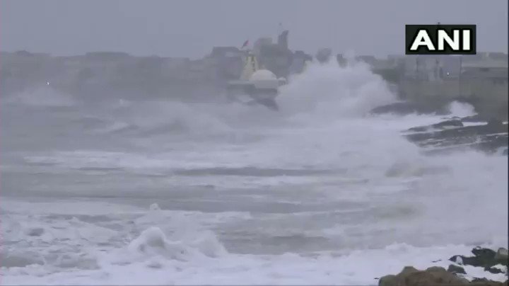 the-sea-of-saurashtra-became-stormy-coastal-area-alerted