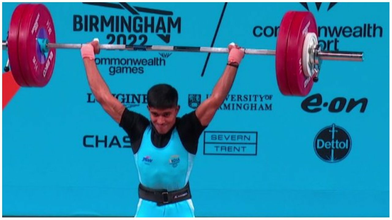 ndia-won-the-first-medal-in-the-commonwealth-games-sanket-mahadev-won-silver-in-weightlifting